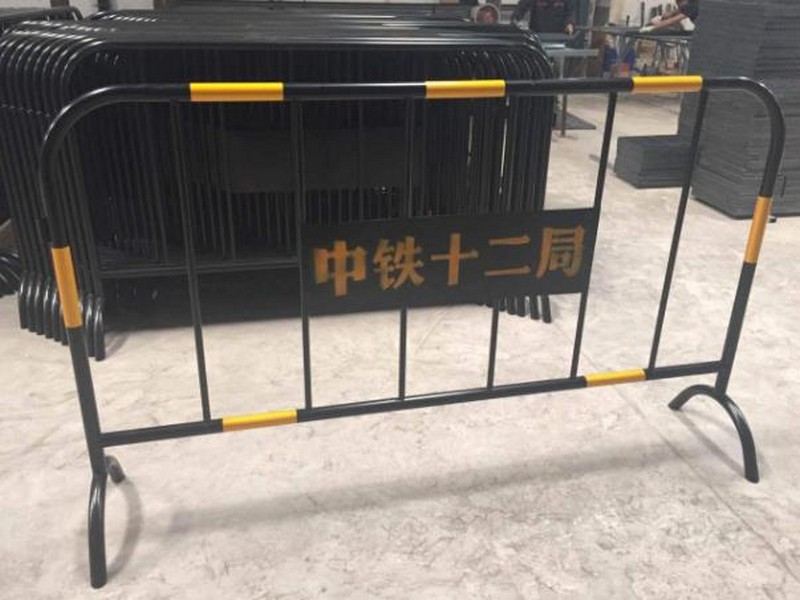 大名黄黑铁马施工护栏