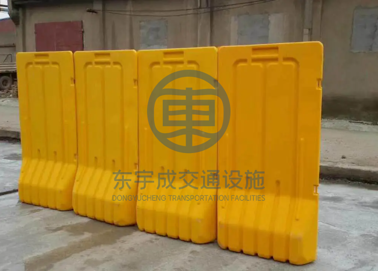 道路上使用的水马